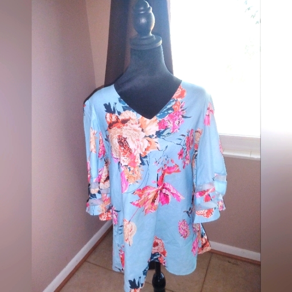 💙🩷🤍💛 EUC Small Floral Print Blouses Tops Sunflower Summer Spring Lightweight - Picture 4 of 5